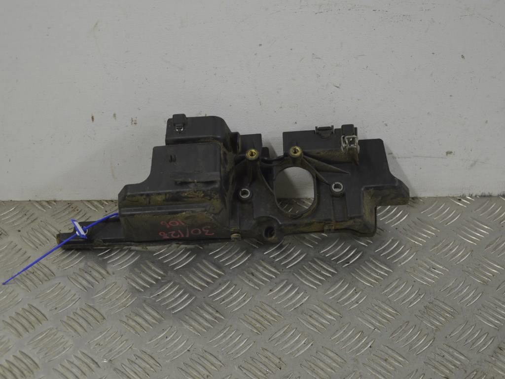 Пластик моторного отсека