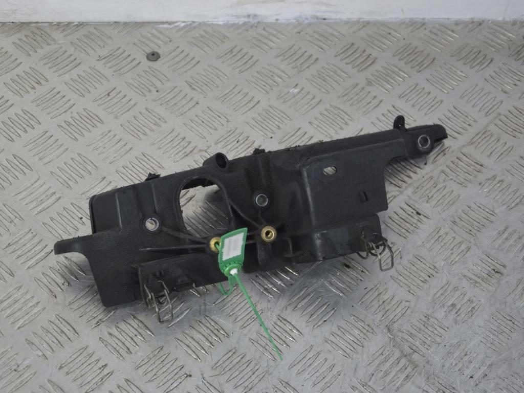 Пластик моторного отсека