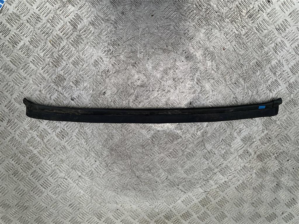 Пластик моторного отсека