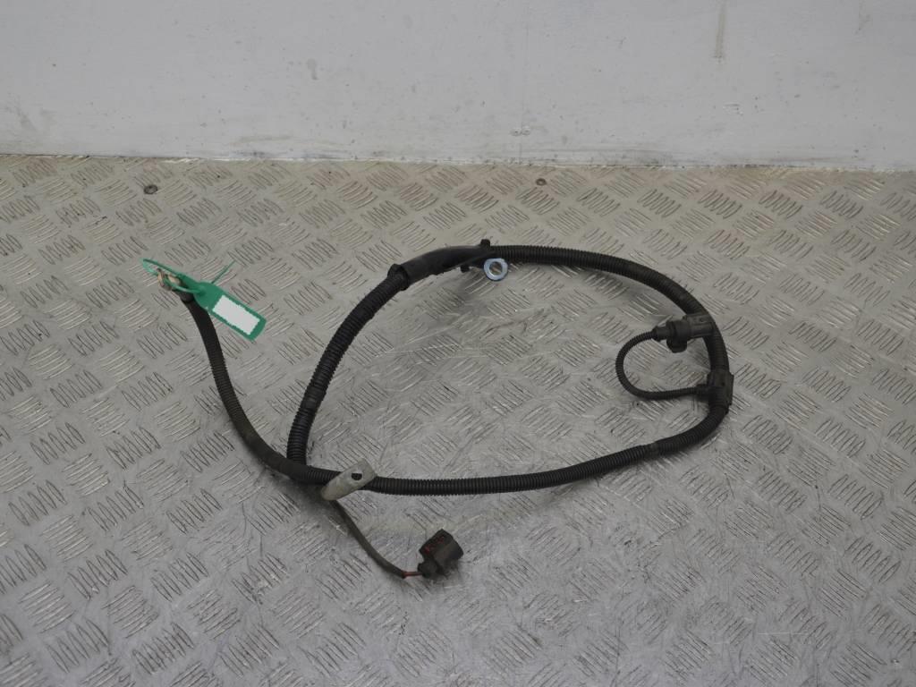 Плюсовой провод аккумулятора