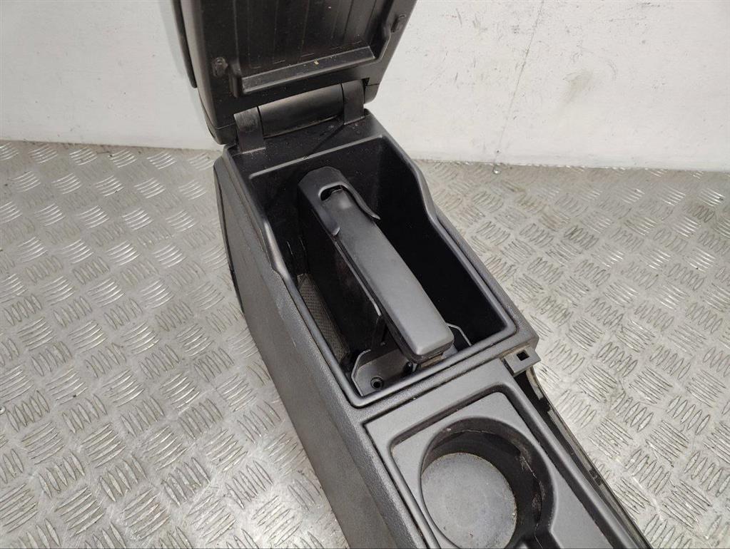 Подлокотник