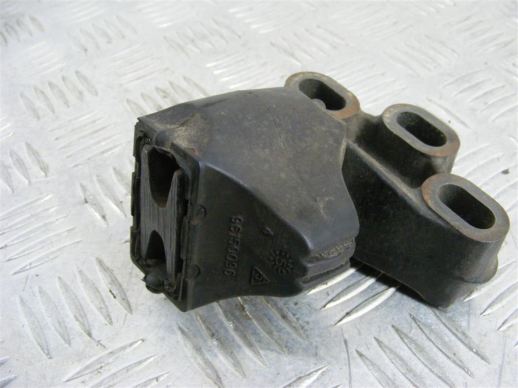 Подушка крепления двигателя Peugeot 605 (1989-1999) 96150096