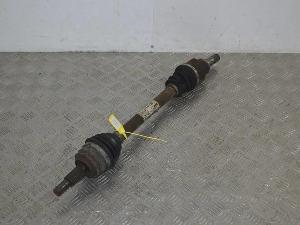 Полуось передняя левая (приводной вал, ШРУС) Renault Kangoo 2 (2007-2019) 8200687739