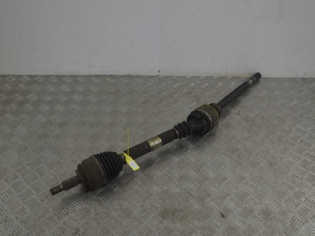 Полуось передняя правая (приводной вал, ШРУС) Renault Laguna 2 (2001-2007) 8200387466