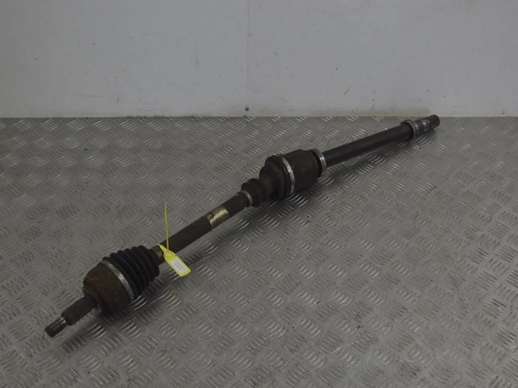 Полуось передняя правая (приводной вал, ШРУС) Renault Megane 2 (2002-2008) 8200436366