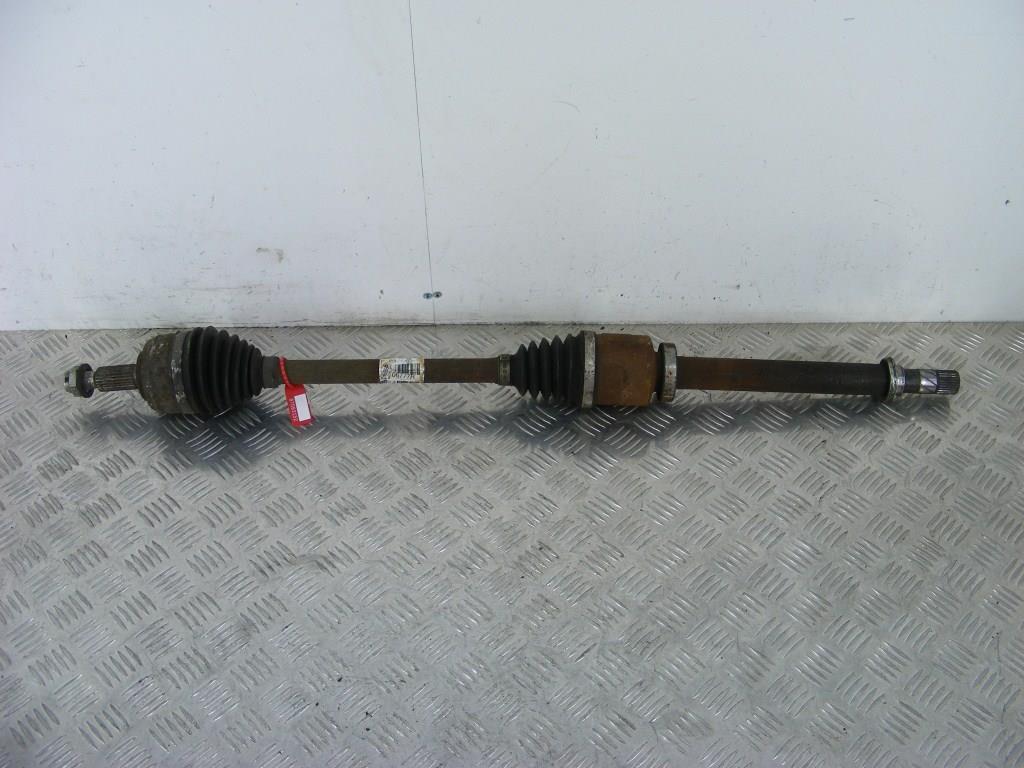 Полуось передняя правая (приводной вал, ШРУС) Renault Megane 3 (2008-2019) 391006777R