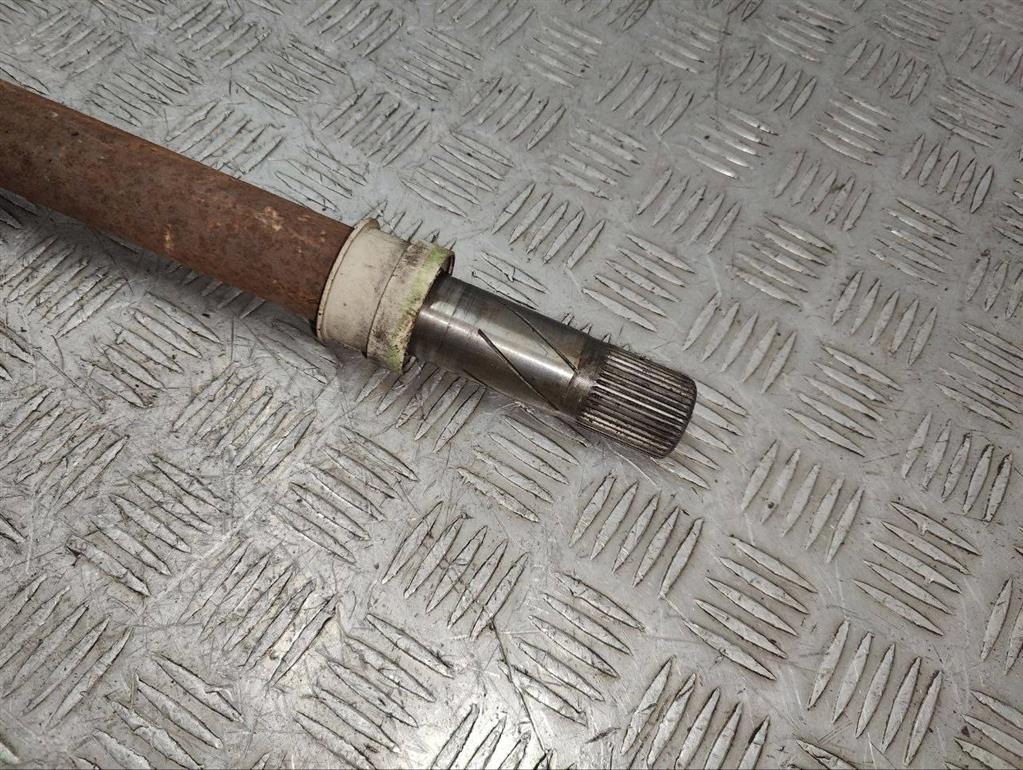 Полуось передняя правая (приводной вал, ШРУС)