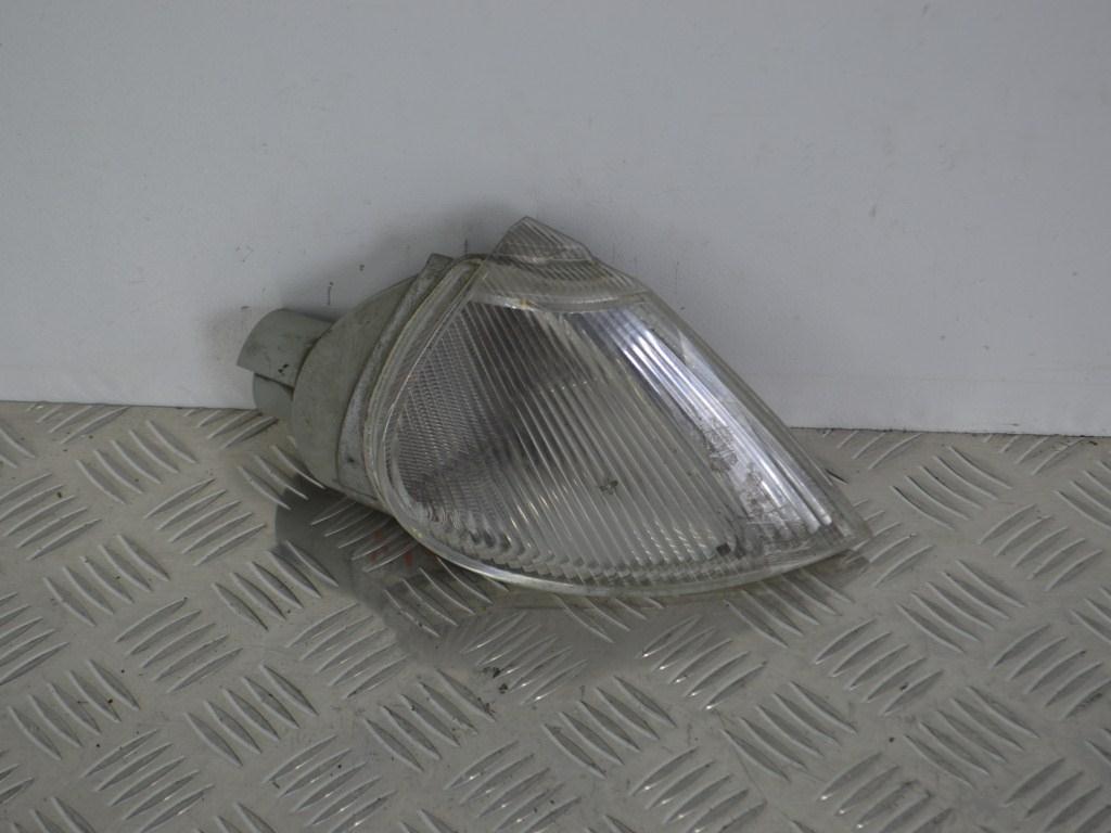 Поворотник правый Renault Laguna 1 (1993-2001) 7700820127