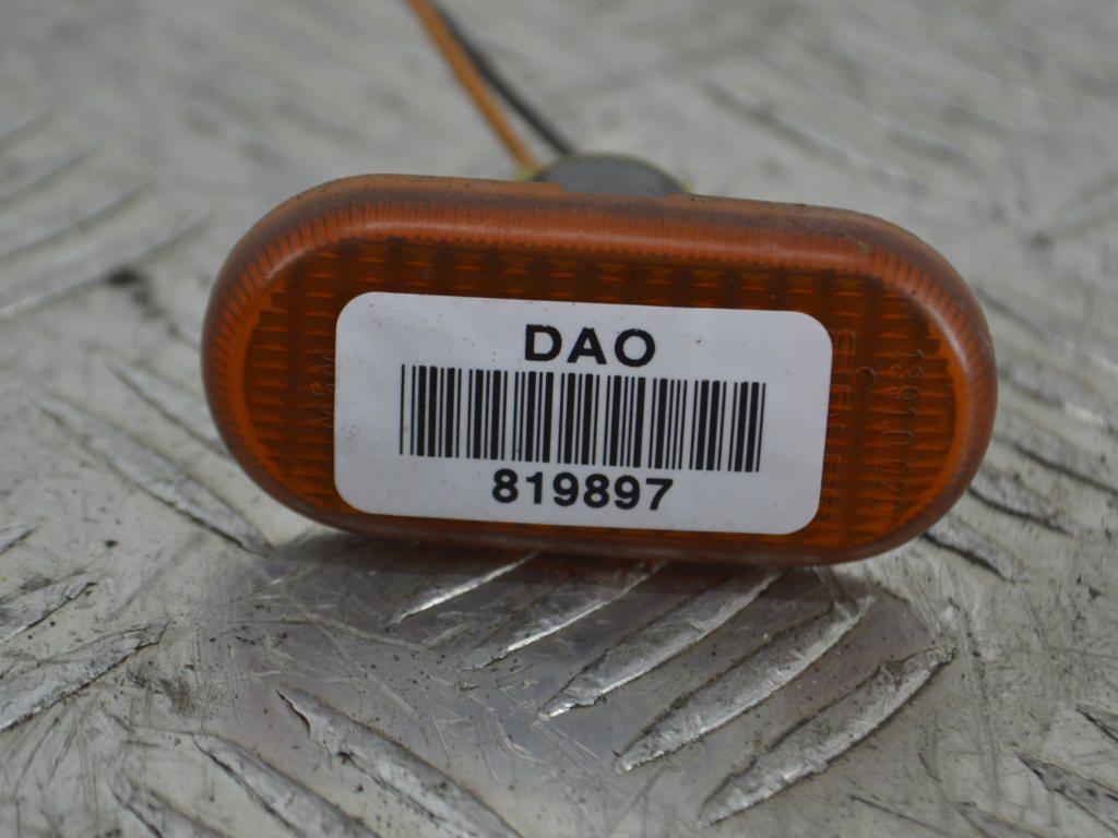 Повторитель передний правый