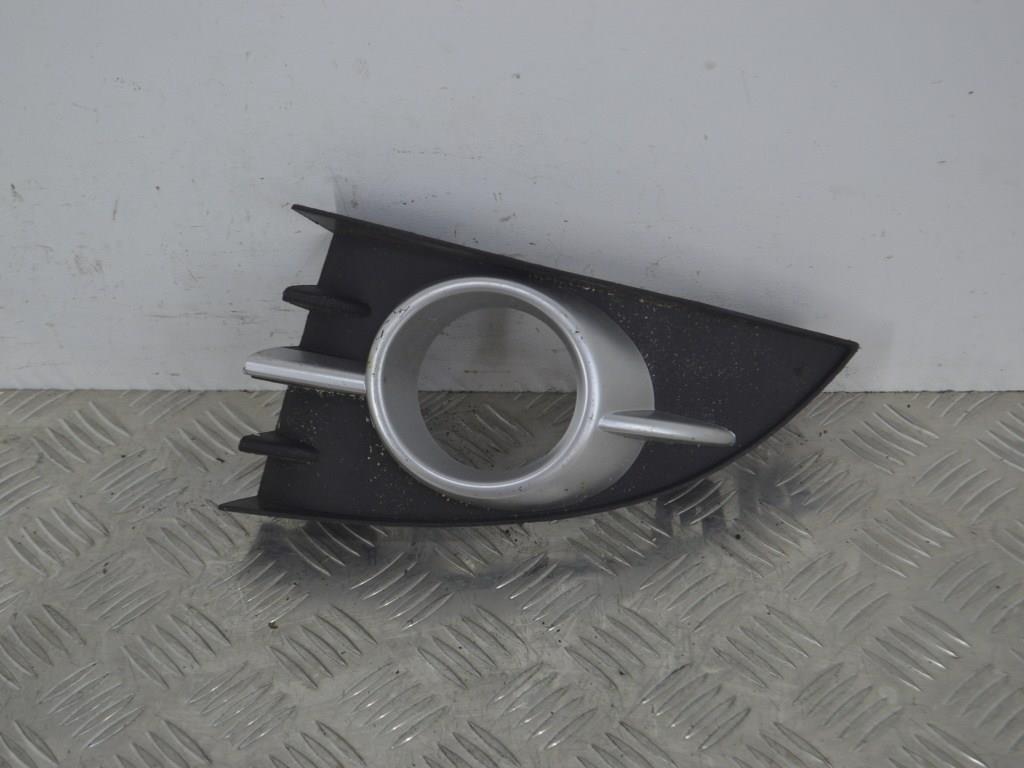 Рамка фары противотуманной левой Renault Scenic 2 (2003-2009)