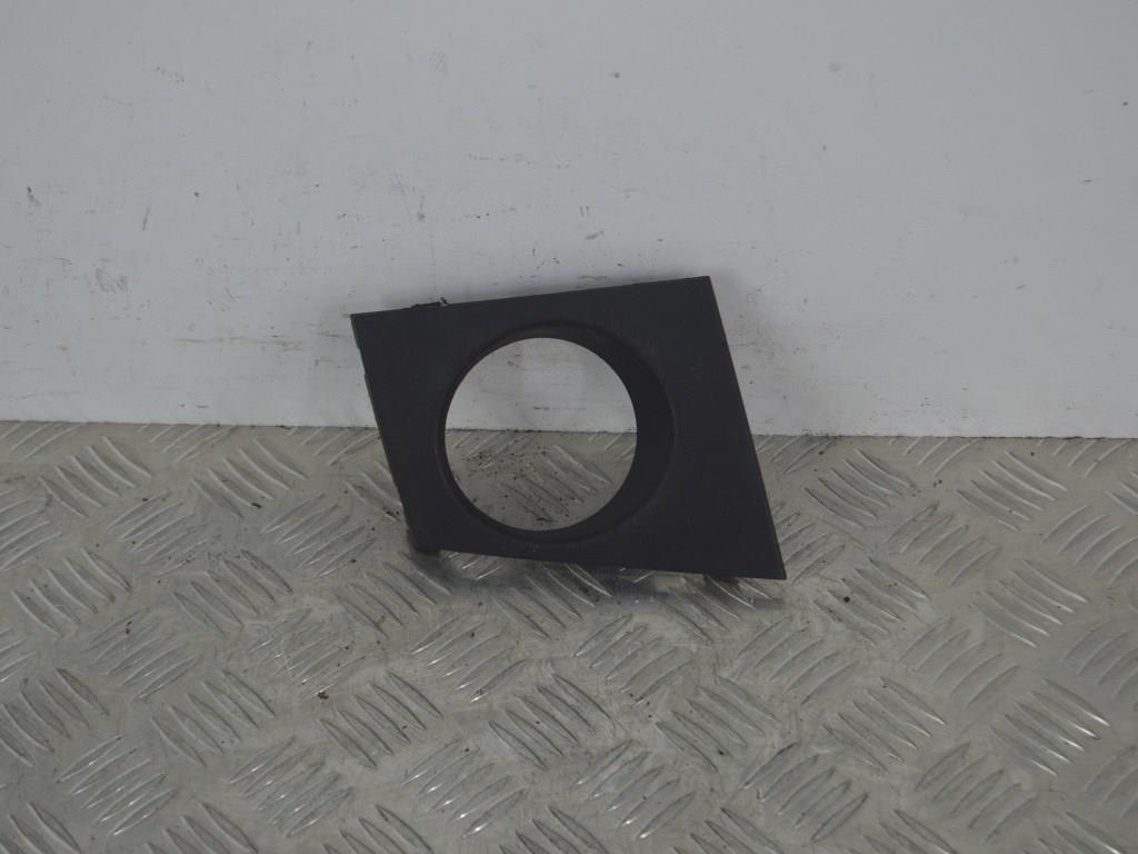 Рамка фары противотуманной правой Renault Megane 2 (2002-2008) 8200450494