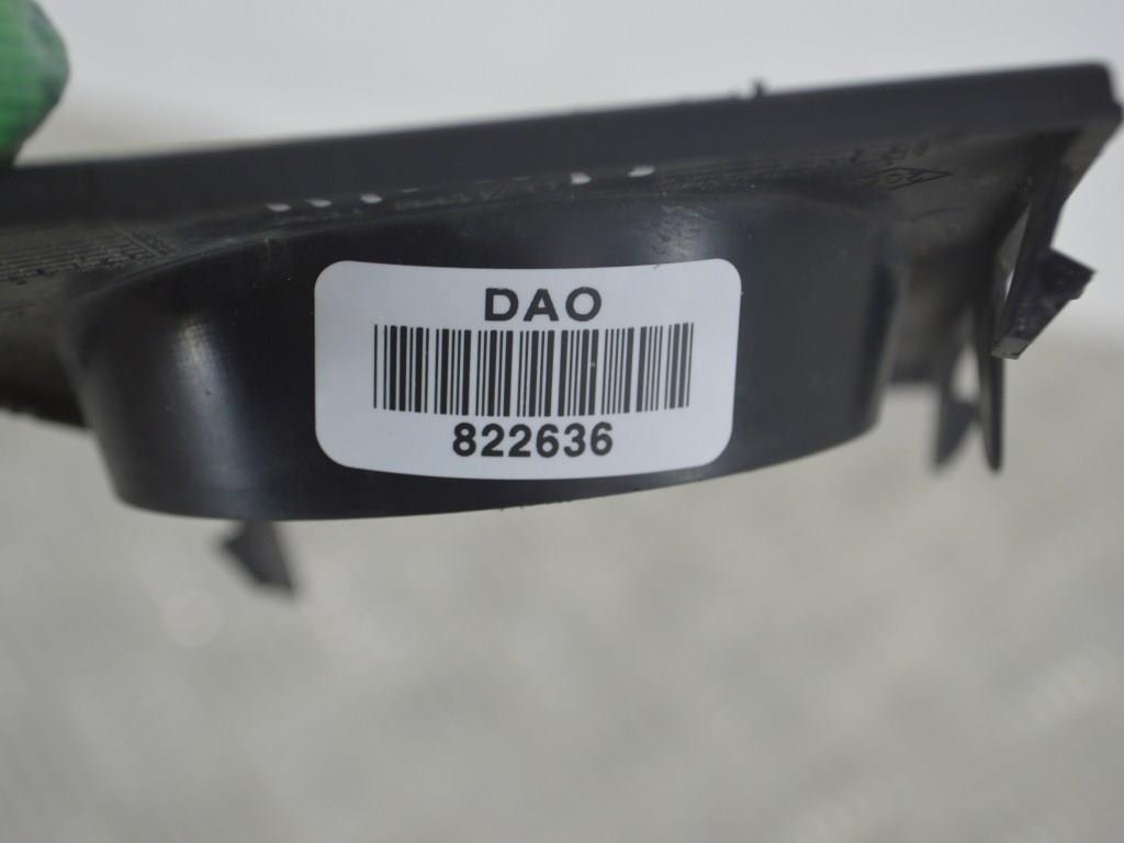 Рамка фары противотуманной правой Renault Megane 2 (2002-2008) 8200450494