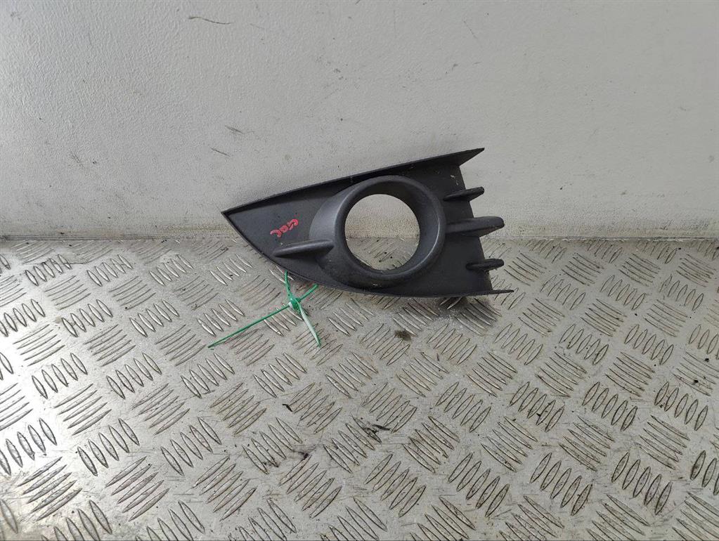 Рамка фары противотуманной правой