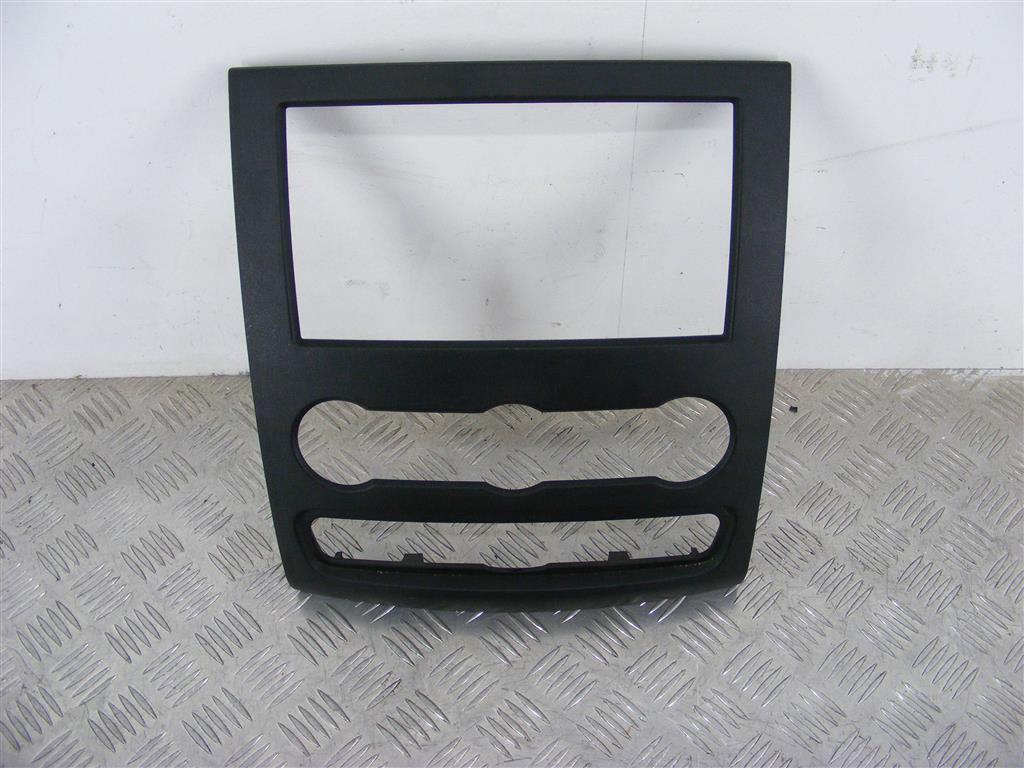 Рамка под магнитолу