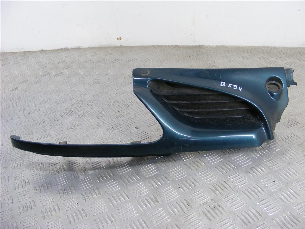 Решетка радиатора Renault Megane 1 (1996-2002) 7700834201