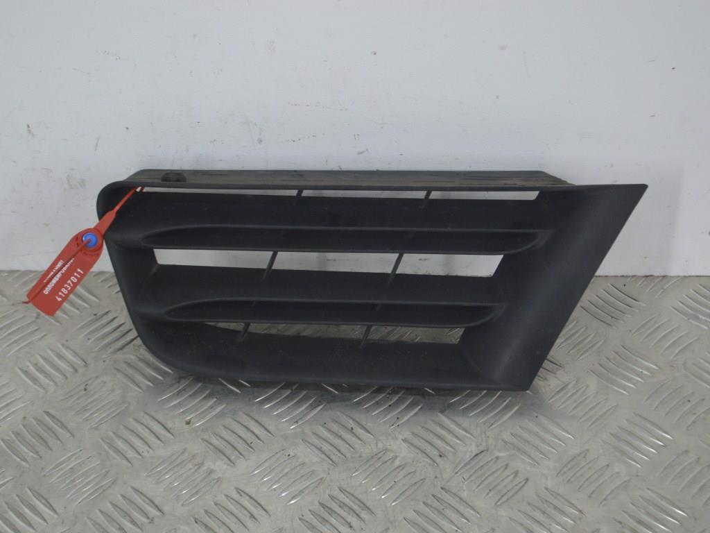 Решетка радиатора Renault Scenic 2 (2003-2009) 1013577
