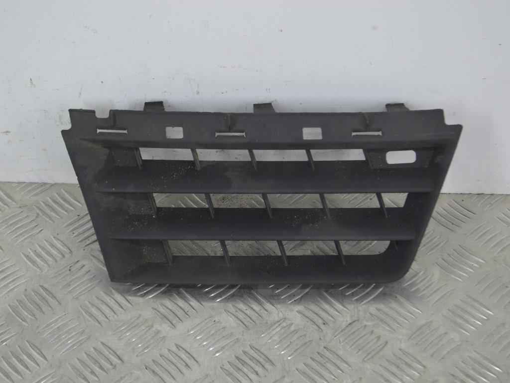 Решетка радиатора Renault Scenic 2 (2003-2009) 8200140330