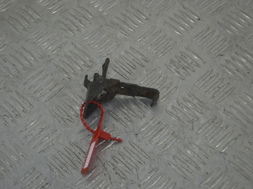 Ручка открывания капота