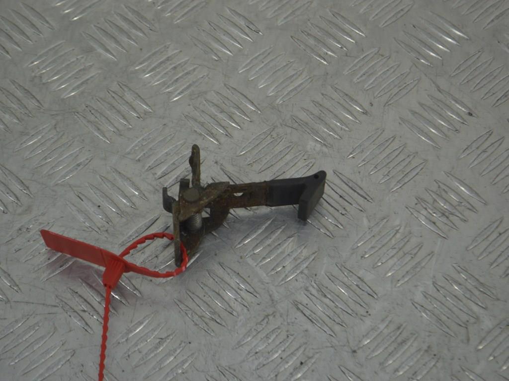 Ручка открывания капота