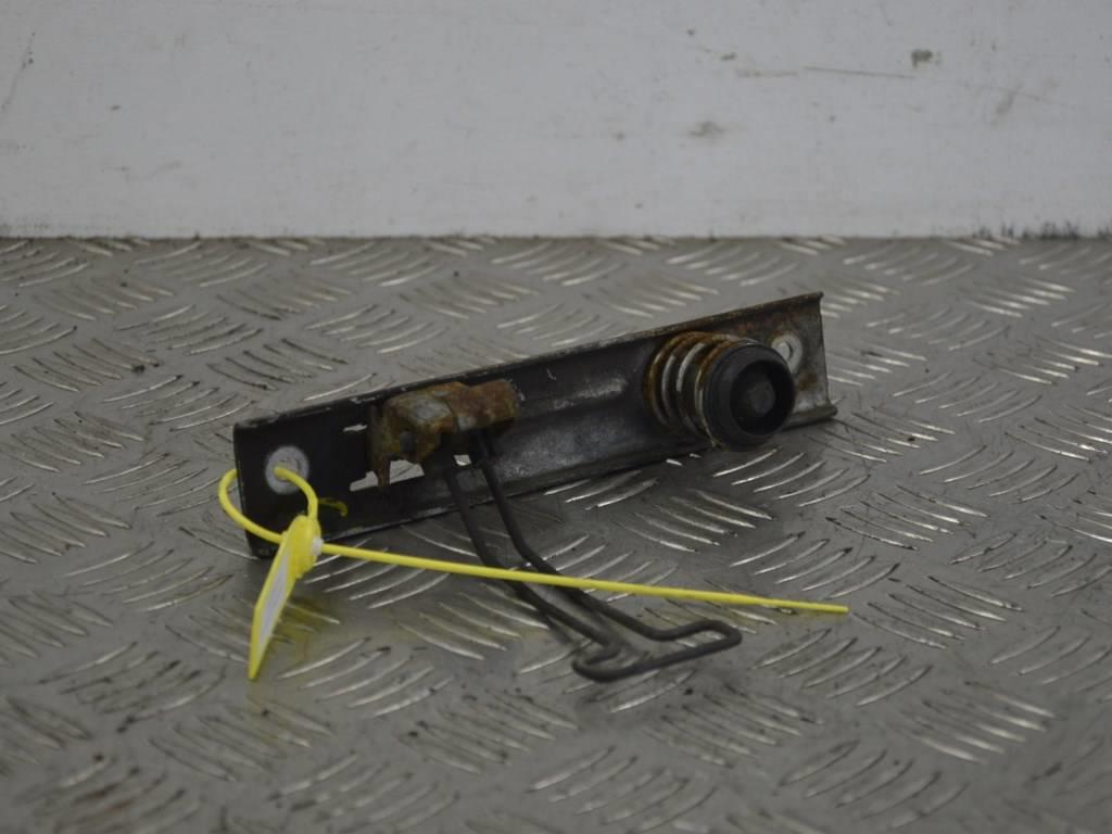 Ручка открывания капота