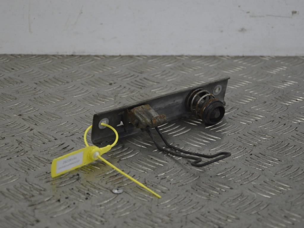 Ручка открывания капота