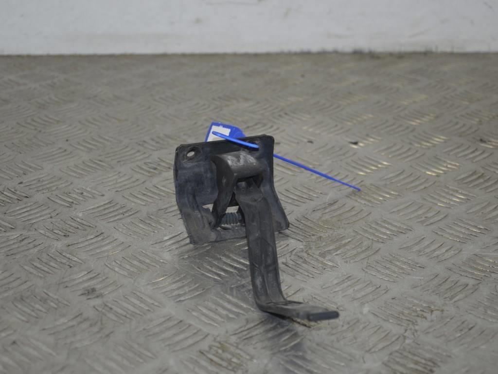 Ручка открывания капота