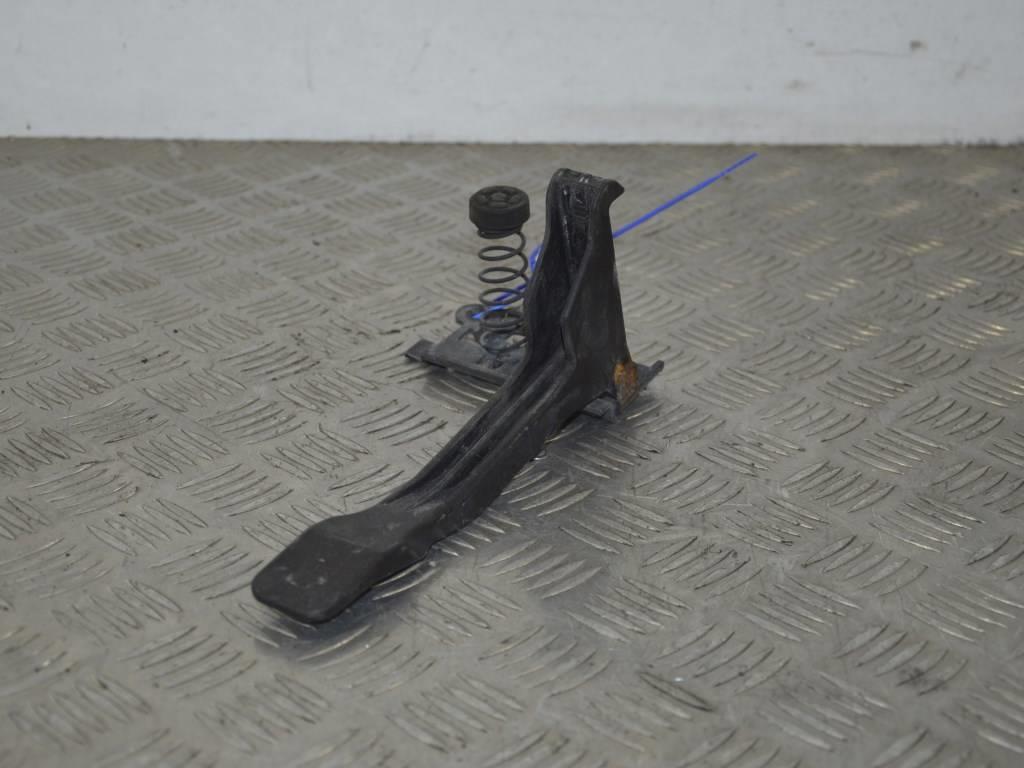 Ручка открывания капота