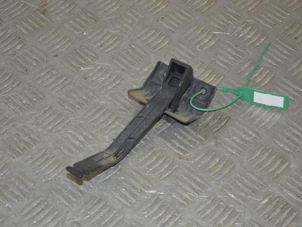 Ручка открывания капота