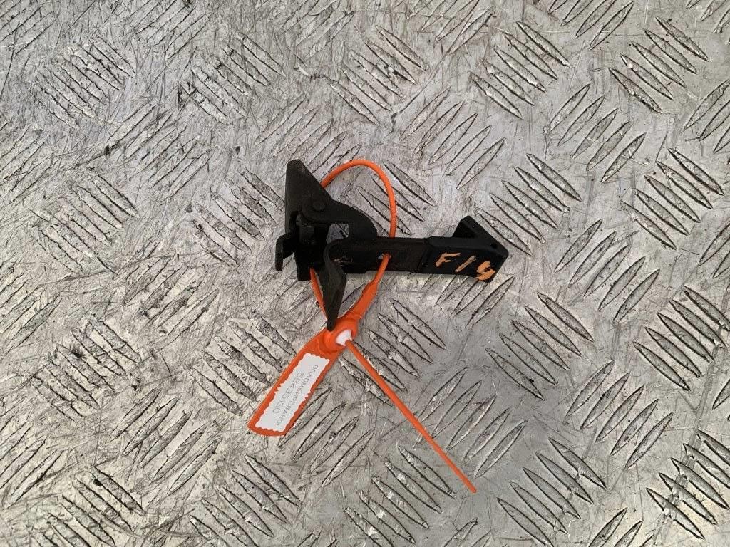 Ручка открывания капота