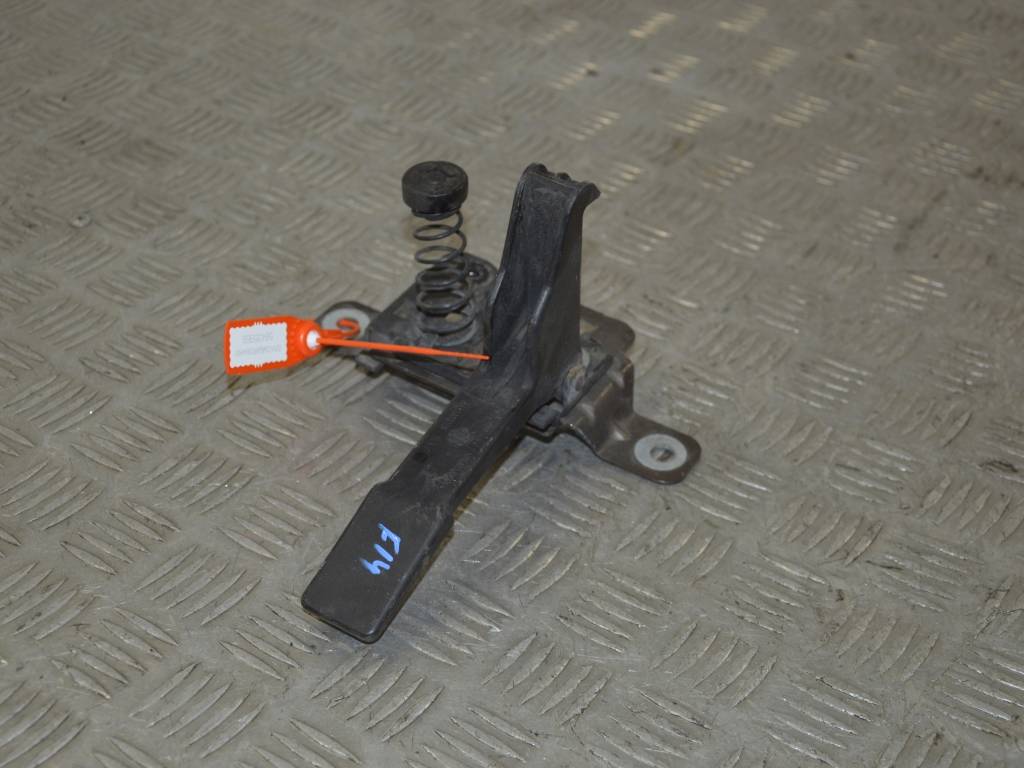 Ручка открывания капота