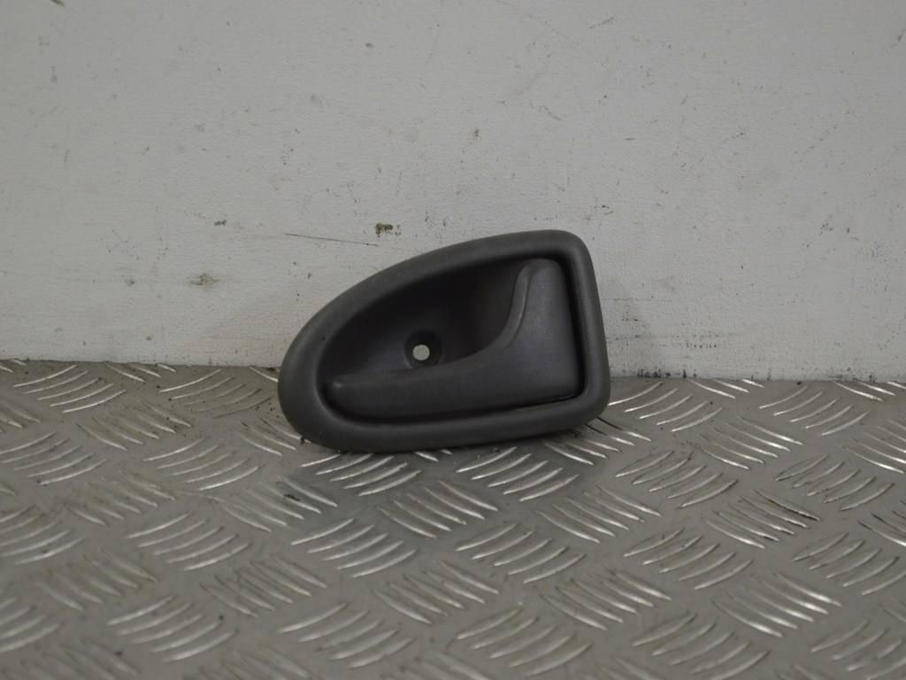 Ручка внутренняя передняя правая Renault Scenic 1 (1996-2003) 7700415975