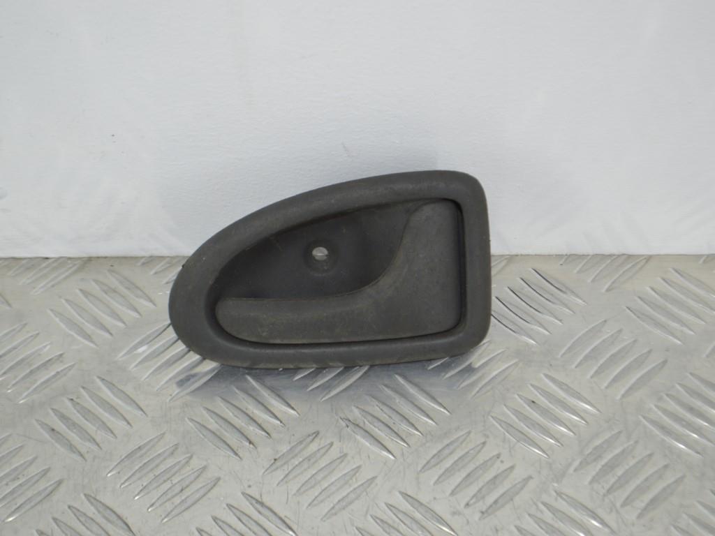 Ручка внутренняя задняя правая Renault Scenic 1 (1996-2003) 7700415975