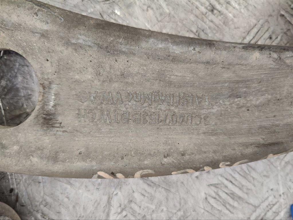 Рычаг передний левый