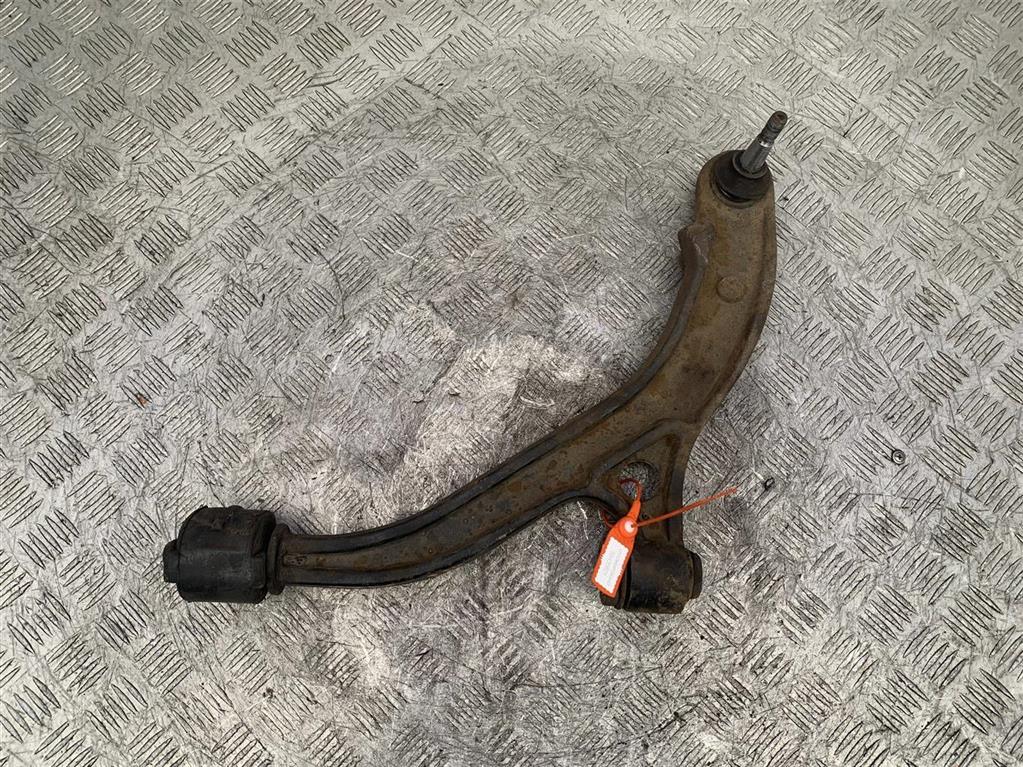 Рычаг передний левый