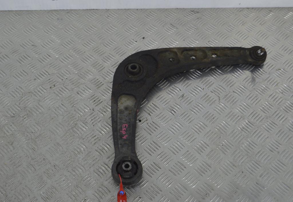 Рычаг передний правый