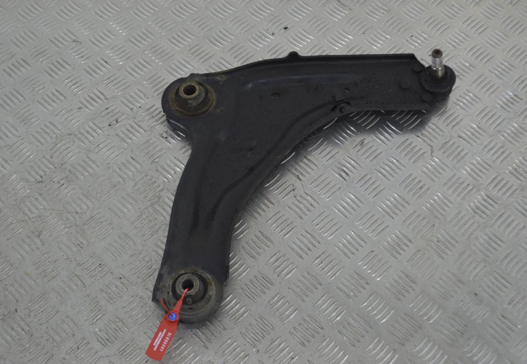 Рычаг передний правый