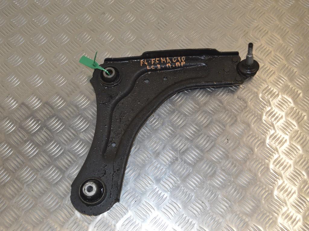 Рычаг передний правый