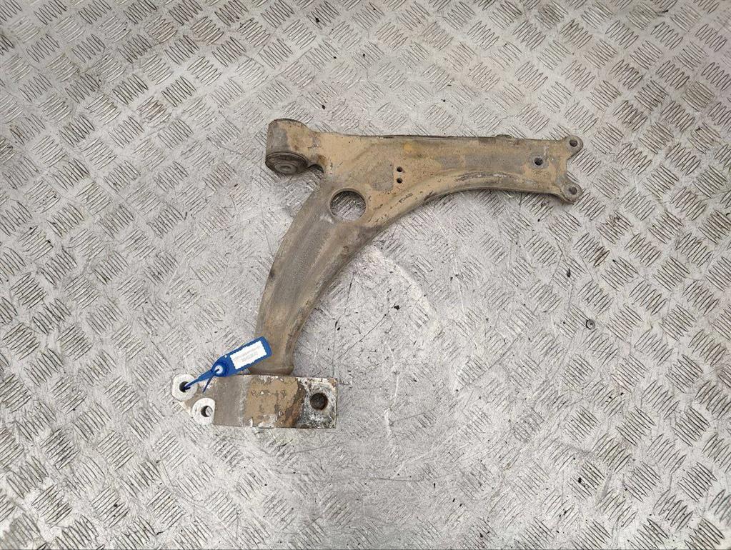 Рычаг передний правый