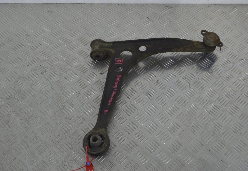 Рычаг передний правый