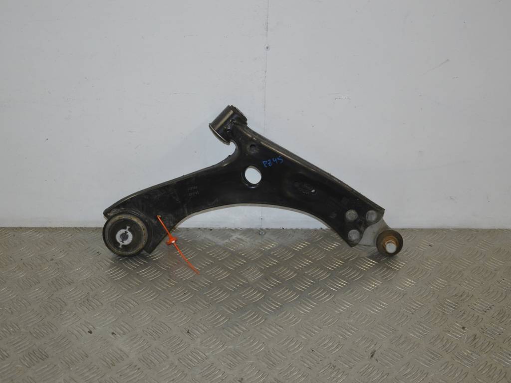 Рычаг передний правый