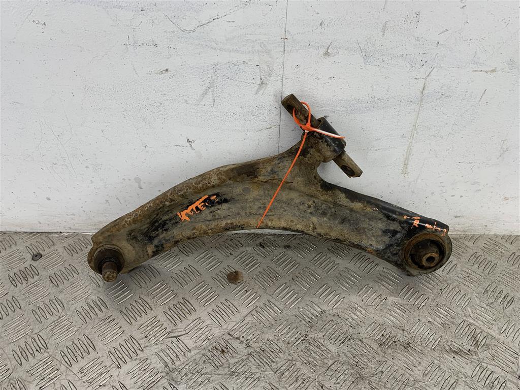 Рычаг передний правый