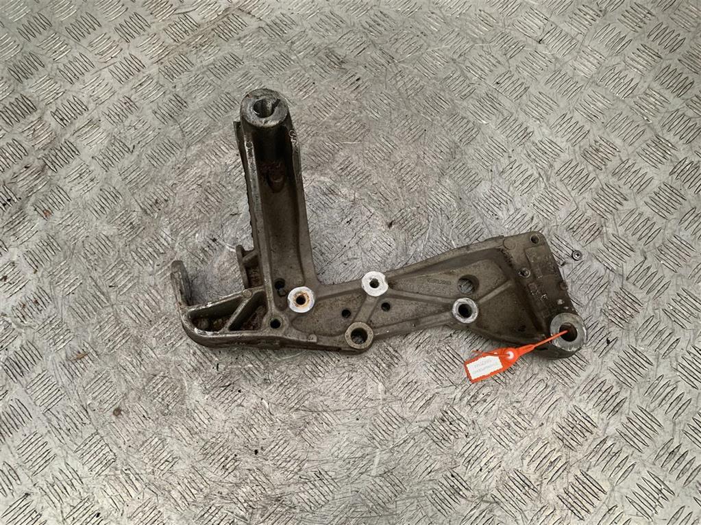 Рычаг передний правый