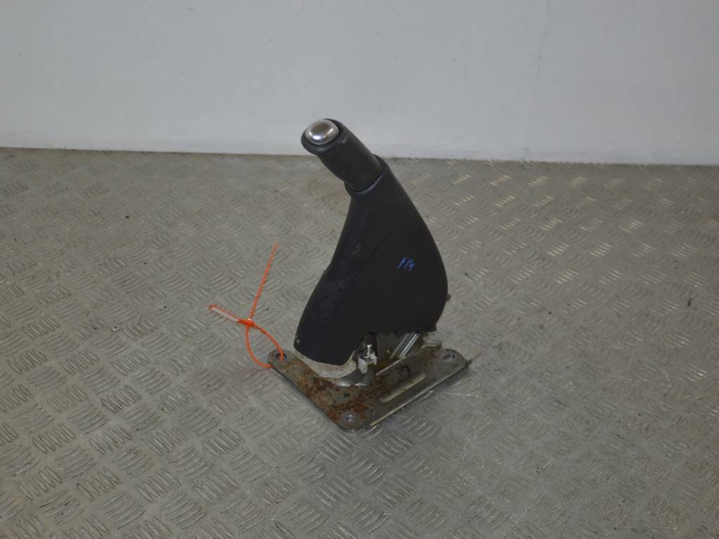 Рычаг ручного тормоза (ручника)