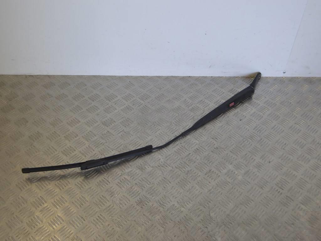 Щеткодержатель (поводок стеклоочистителя, дворник) Renault Laguna 3 (2007-2015) 288860001N