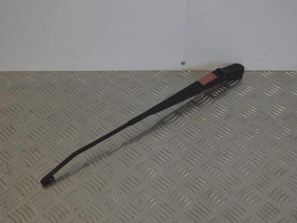 Щеткодержатель (поводок стеклоочистителя, дворник) Renault Logan 1 (2004-2014) 8200620437