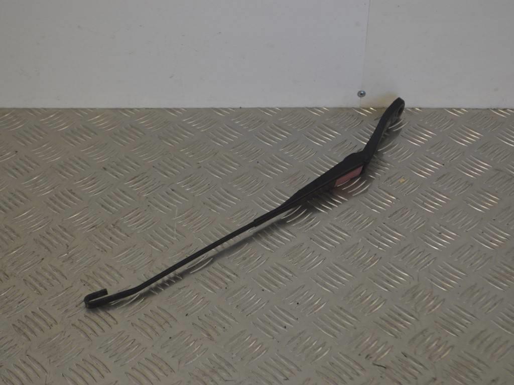 Щеткодержатель (поводок стеклоочистителя, дворник)