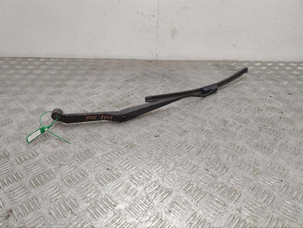 Щеткодержатель (поводок стеклоочистителя, дворник)