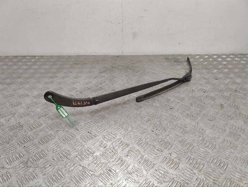 Щеткодержатель (поводок стеклоочистителя, дворник)