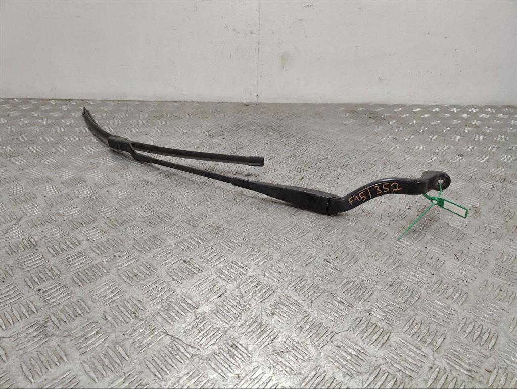 Щеткодержатель (поводок стеклоочистителя, дворник)