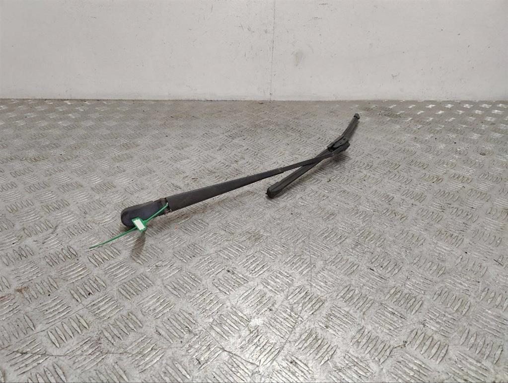 Щеткодержатель (поводок стеклоочистителя, дворник)